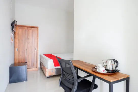 RedDoorz Plus Syariah Near Stasiun Tegal 2