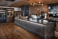 Gravity Haus Vail - breakfast