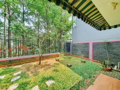 Villa Glarus 5Br Near Sentul City by SakalaHome Hotell i Citaringgul