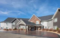 GrandStay Hotel & Suites Hotel dekat Guitar Shop Cambridge