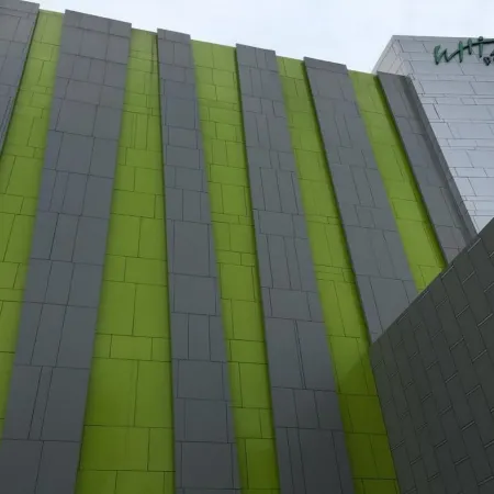 Whiz Prime Hotel Kelapa Gading Отели рядом с достопримечательностью «Торговый центр Sunter Mall»