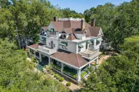 Ross Mansion Bed & Breakfast Các khách sạn gần Amtrak - Hattiesburg