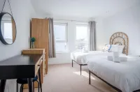 The Penthouse - 3 Bedroom Apartment - Llanelli - Apartments