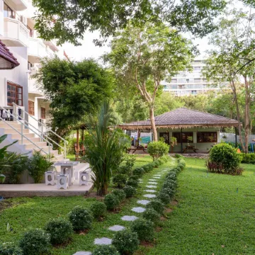Hillside Resort Отели рядом с достопримечательностью «Парк Паттайя»