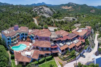 Hotel Li Graniti Hotels near Gregoland