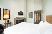 Executive The Inn At Whistler Village & Mountain Side Hotel