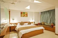 Hotel Amarvilas Hotels near Vikram Tower