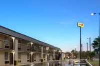 Super 8 by Wyndham Perry GA - Pet friendly