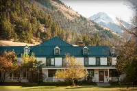 Chico Hot Springs Resort