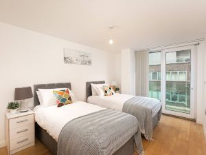 "skyvillion - Spacious 2Bed W/Balcony in Barnet"