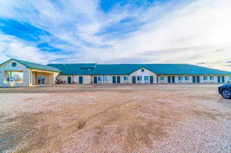 HomeTown Inn by OYO Texhoma, OK Отели в г. Тексас