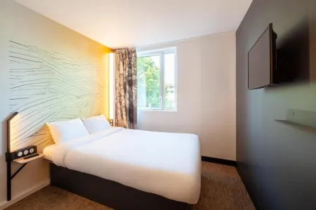 B&B Hotel Saint-Denis Porte de Paris Отели рядом с достопримечательностью «Groupe AFNOR»