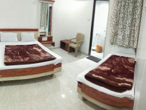 Hotel Dwarka Nilayam