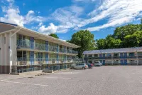 Days Inn by Wyndham Charles Town - 2-Star