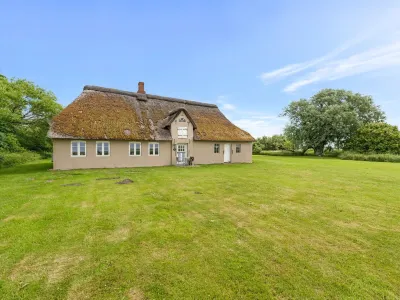 "Thorarin" - 25km from the Sea