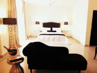 Theaknac Hotel Hotels in Adjiringanor