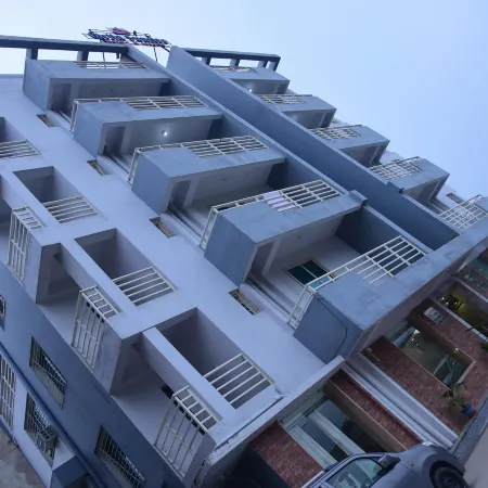 Hotel Girija Sunrise 300 Meter from Baba Dham Temple