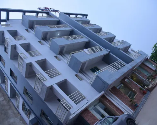 Hotel Girija Sunrise 300 Meter from Baba Dham Temple デーオーガルのホテル