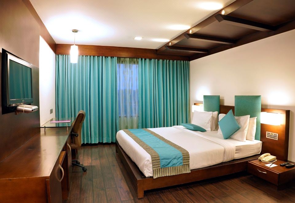 5. Hotel In..