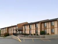 Super 8 by Wyndham Hannibal Hotels in Mason Township