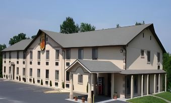 Super 8 by Wyndham Warrensburg