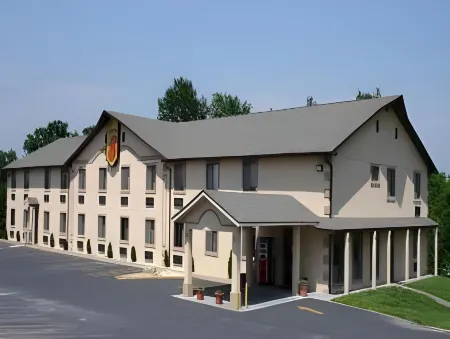 Super 8 by Wyndham Warrensburg