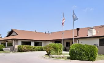 Super 8 by Wyndham Hot Springs