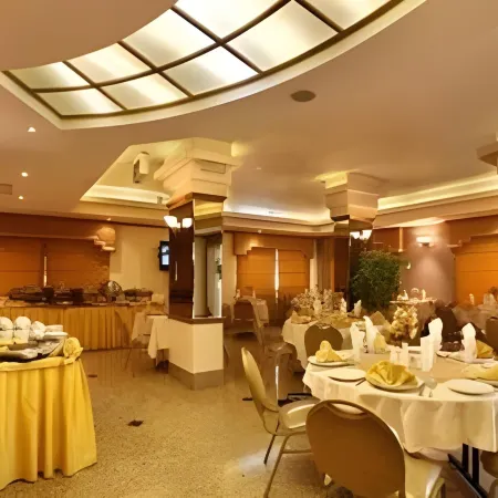 Capri Hotel Suites