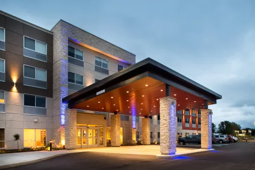 Holiday Inn Express & Suites TERRACE by IHG - Parking