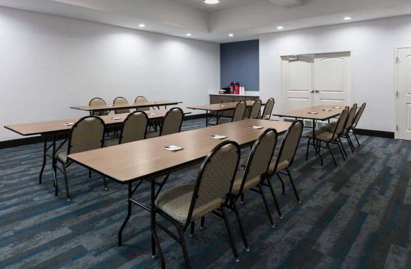 La Quinta Inn and Suites by Wyndham Ft. Worth - Burleson photo 3