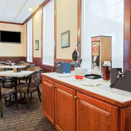 Ramada by Wyndham Red Deer Hotel and Suites