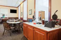 Ramada by Wyndham Red Deer Hotel and Suites - Breakfast