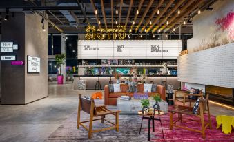 Moxy Bangkok Ratchaprasong by Marriott