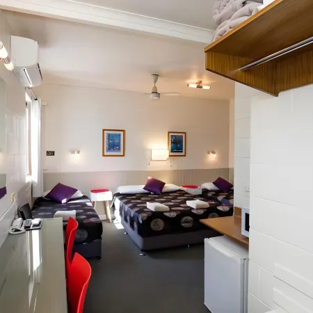 A&A Lodge Motel Отели в г. Эмеролд