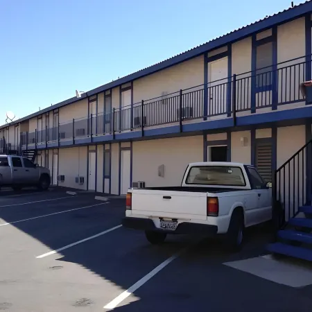 Golden Hills Motel
