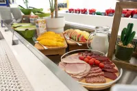 Holiday Inn BLACKPOOL by IHG - breakfast