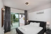 Bay View Gardens Apt 3 Отели в г. Гермасойя