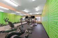 La Quinta Inn & Suites by Wyndham Bridge City - Gym