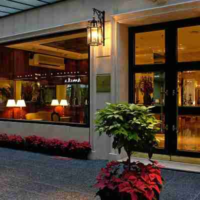 Melia Recoleta Plaza Hotel Exterior