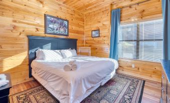 Bear Cove by AvantStay Hot Tub Pool Table