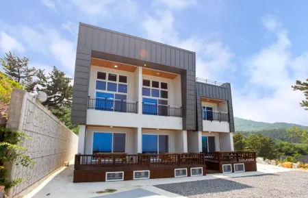 Samcheok High Village Отели рядом с достопримечательностью «Jangho Port»