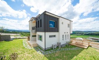 Gyeongju Luna Hills Pool Villa Pension