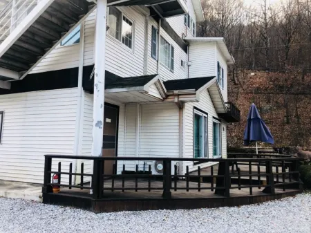 Mungyeong Geogi Gugotae Pension Отели рядом с достопримечательностью «Ssangyong Valley»