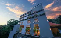 Serene Kandy Hotels in Kandy Lake Front