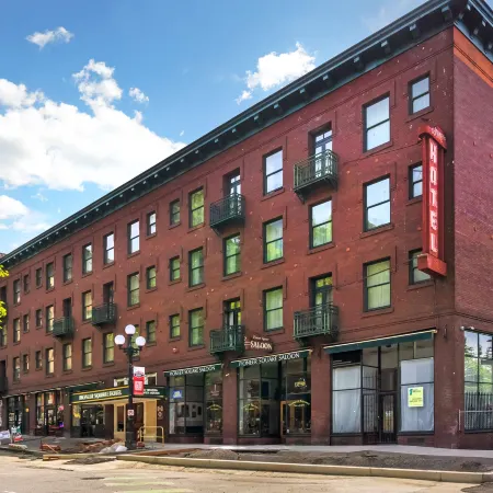 Best Western Plus Pioneer Square Hotel Downtown Отели рядом с достопримечательностью «Пляз Алки»
