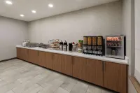 La Quinta Inn & Suites by Wyndham McAlester - breakfast