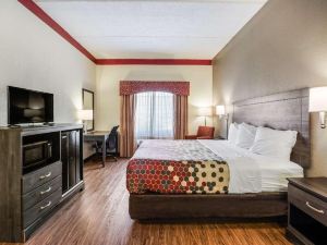 Econo Lodge Inn & Suites