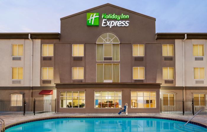Holiday Inn Express & Suites LIVE OAK by IHG