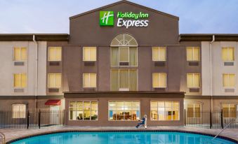 Holiday Inn Express & Suites Live Oak