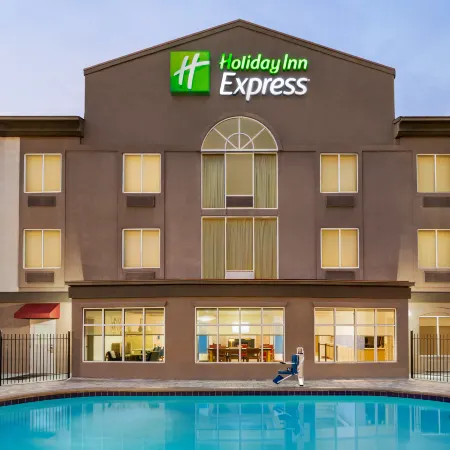 Holiday Inn Express & Suites LIVE OAK by IHG